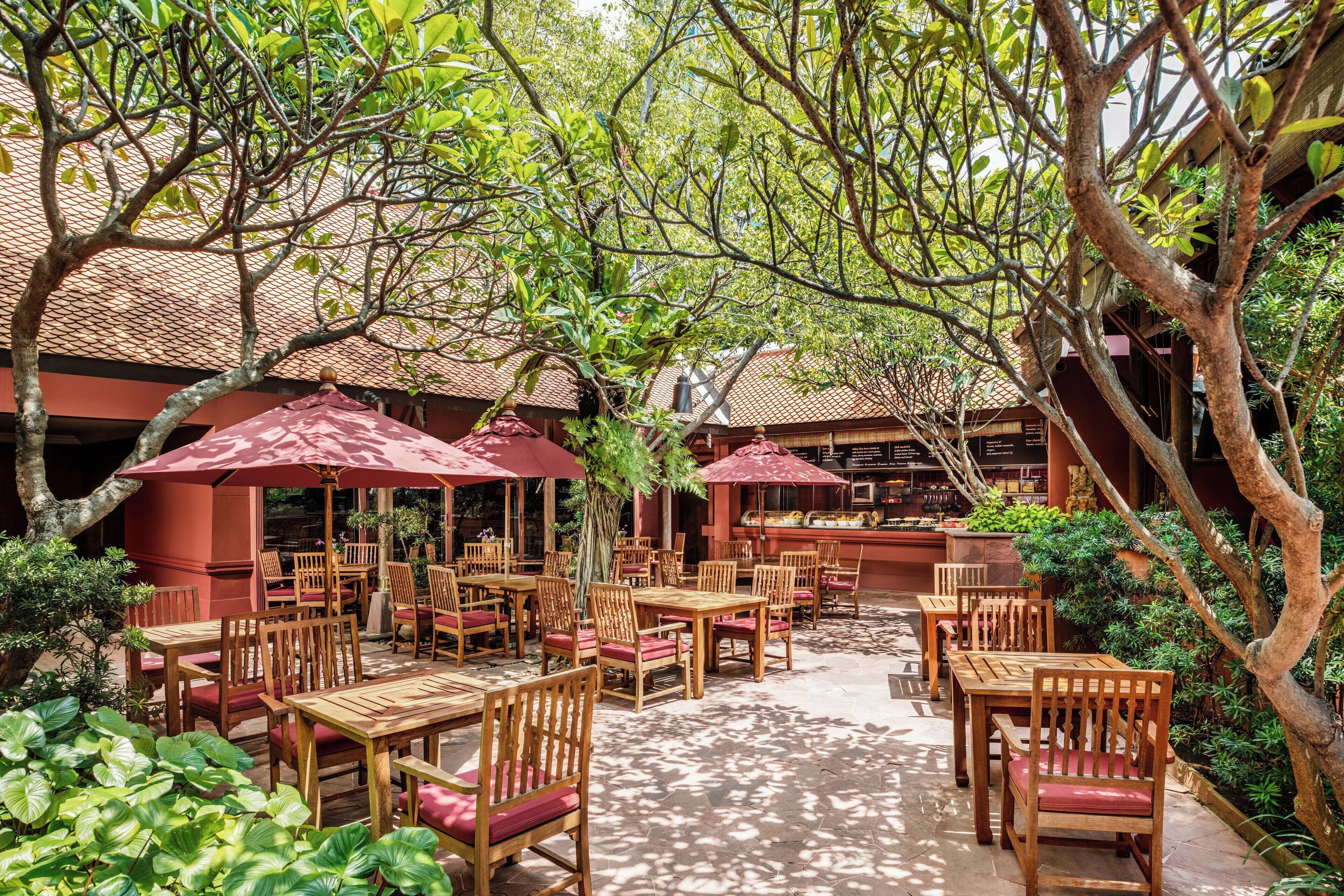 6 restaurants, breakfast, lunch, dinner served; international cuisine