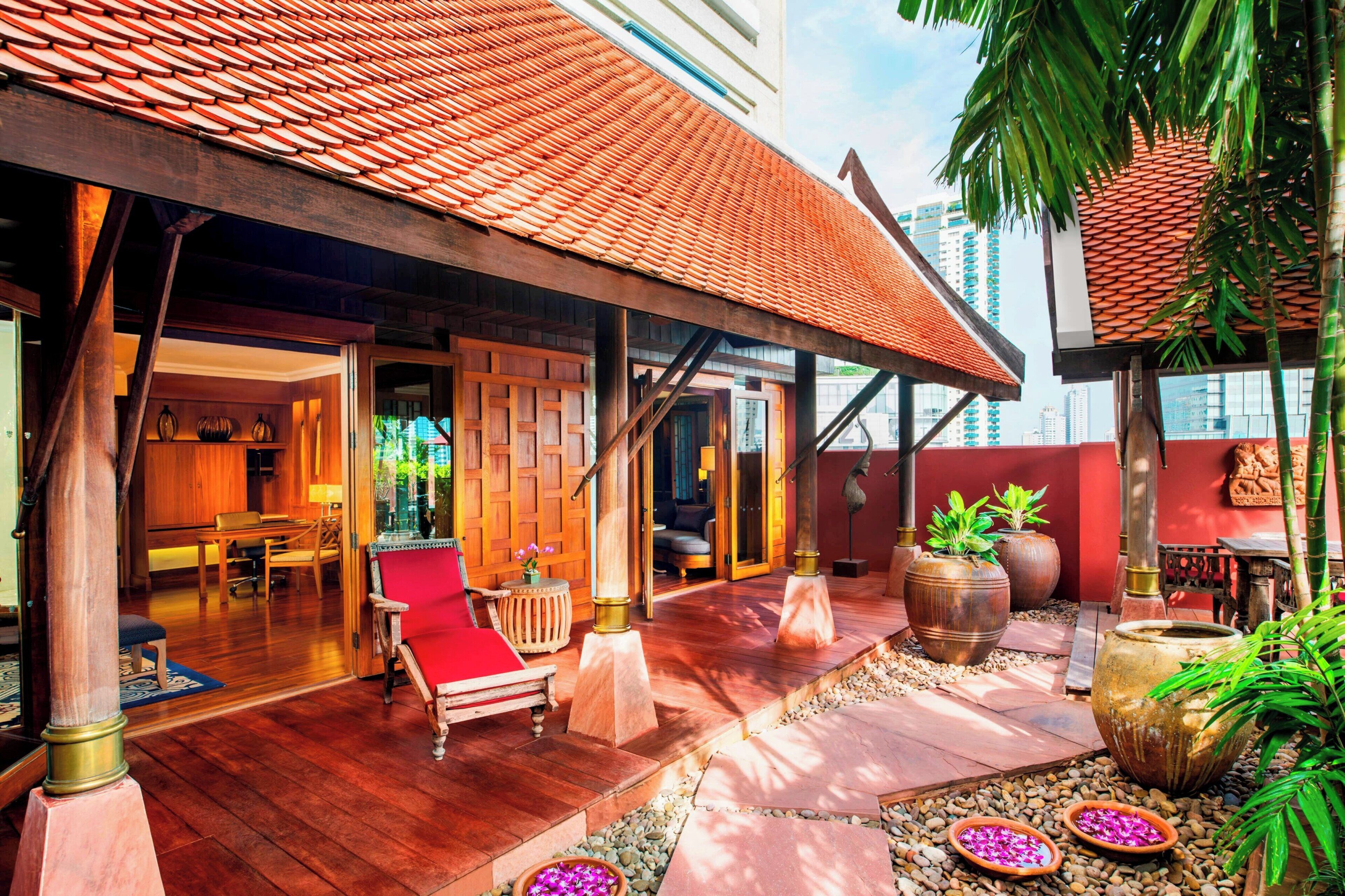ห้องสวีท, 1 ห้องนอน (Rajah) | เครื่องนอนระดับพรีเมียม, มินิบาร์, ตู้นิรภัยในห้องพัก, โต๊ะทำงาน