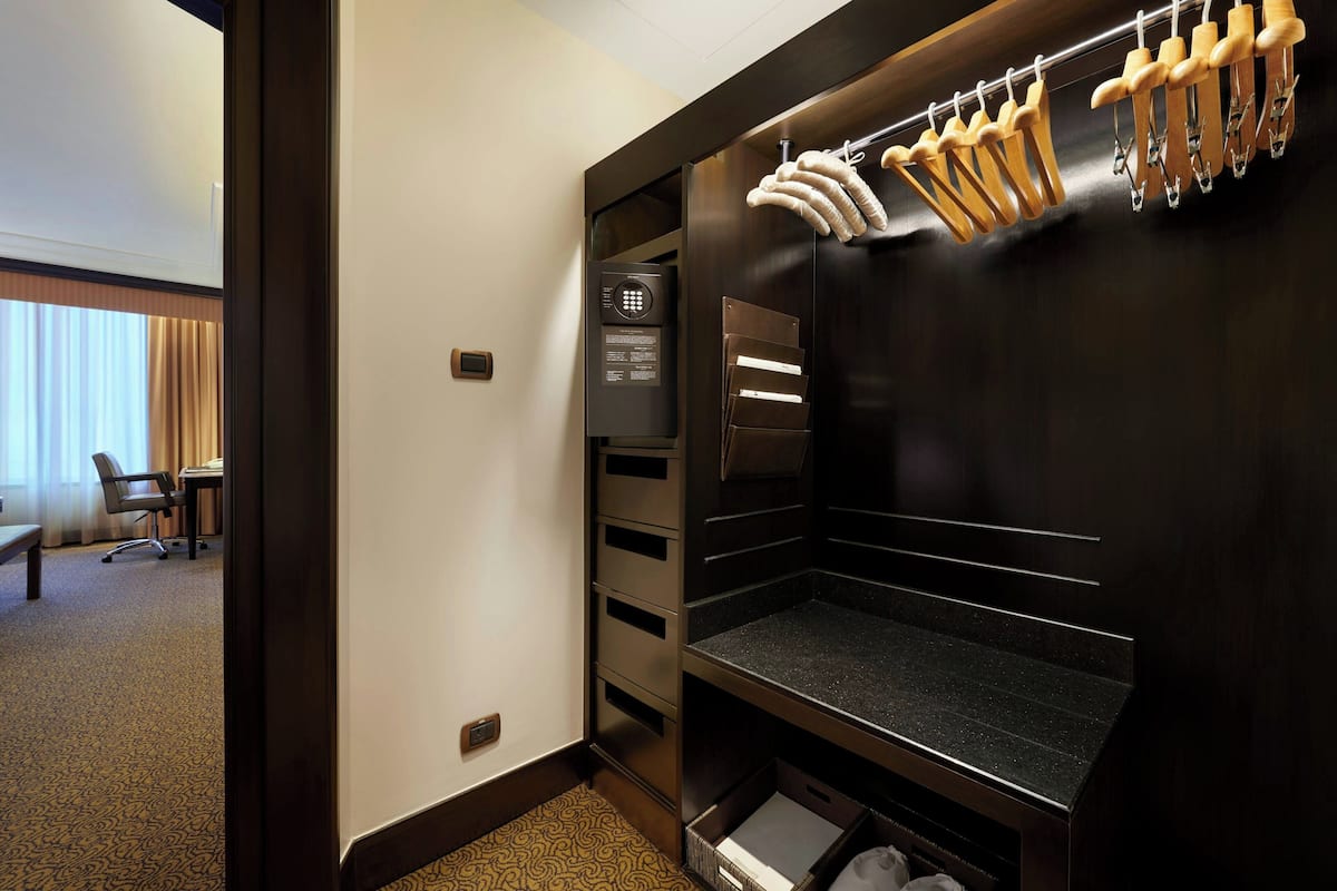 Premium bedding, minibar, in-room safe, desk