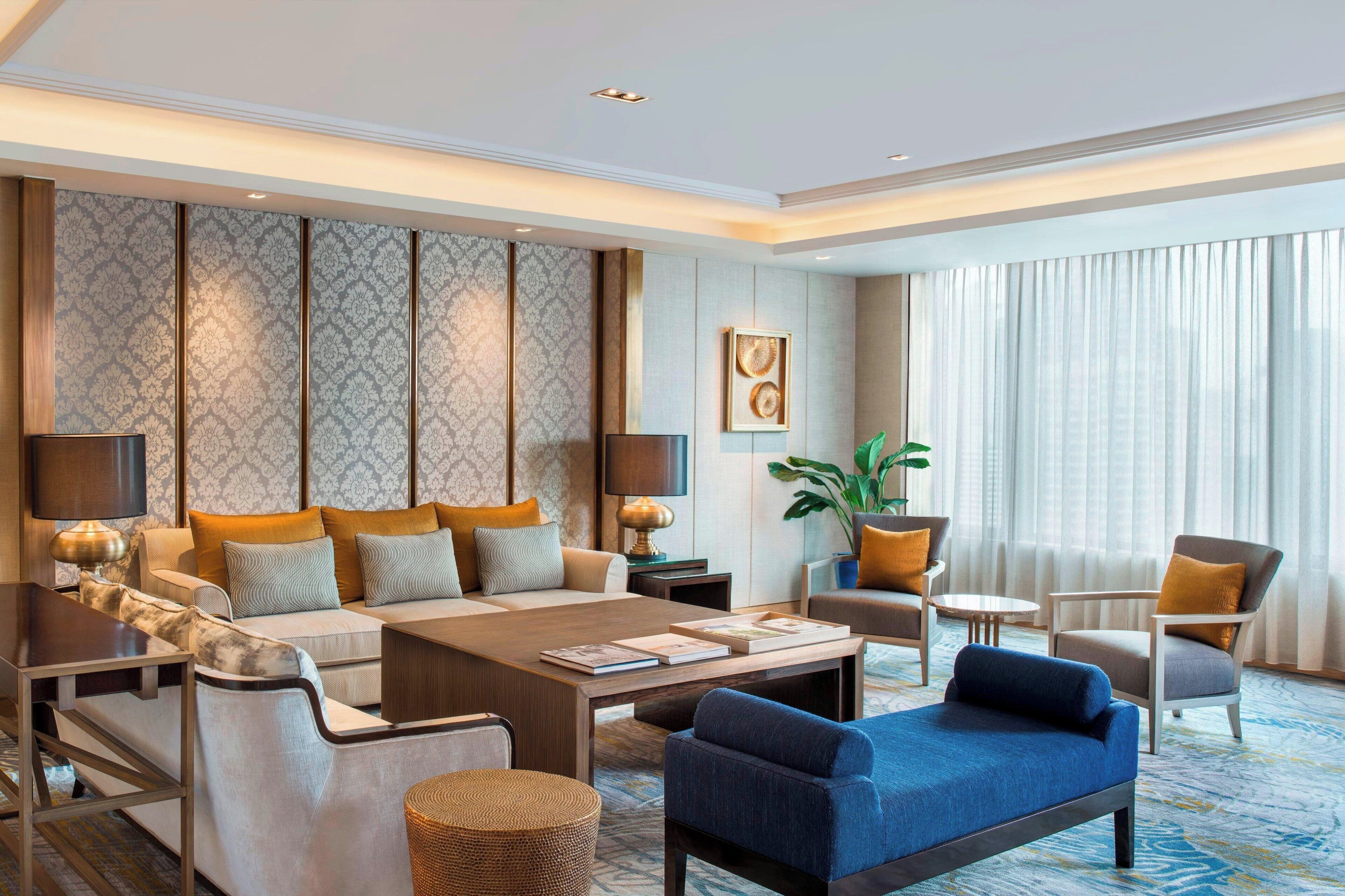 Televisión, reproductor de DVD, películas con cargo