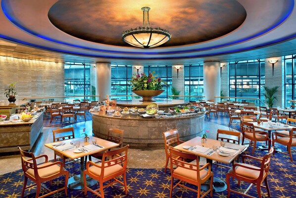 6 restaurants, breakfast, lunch, dinner served; international cuisine 