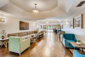 Lobby lounge