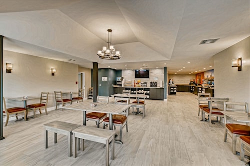 Orangewood Inn & Suites Midtown