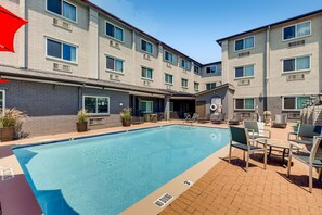 Outdoor pool, pool umbrellas, sun loungers