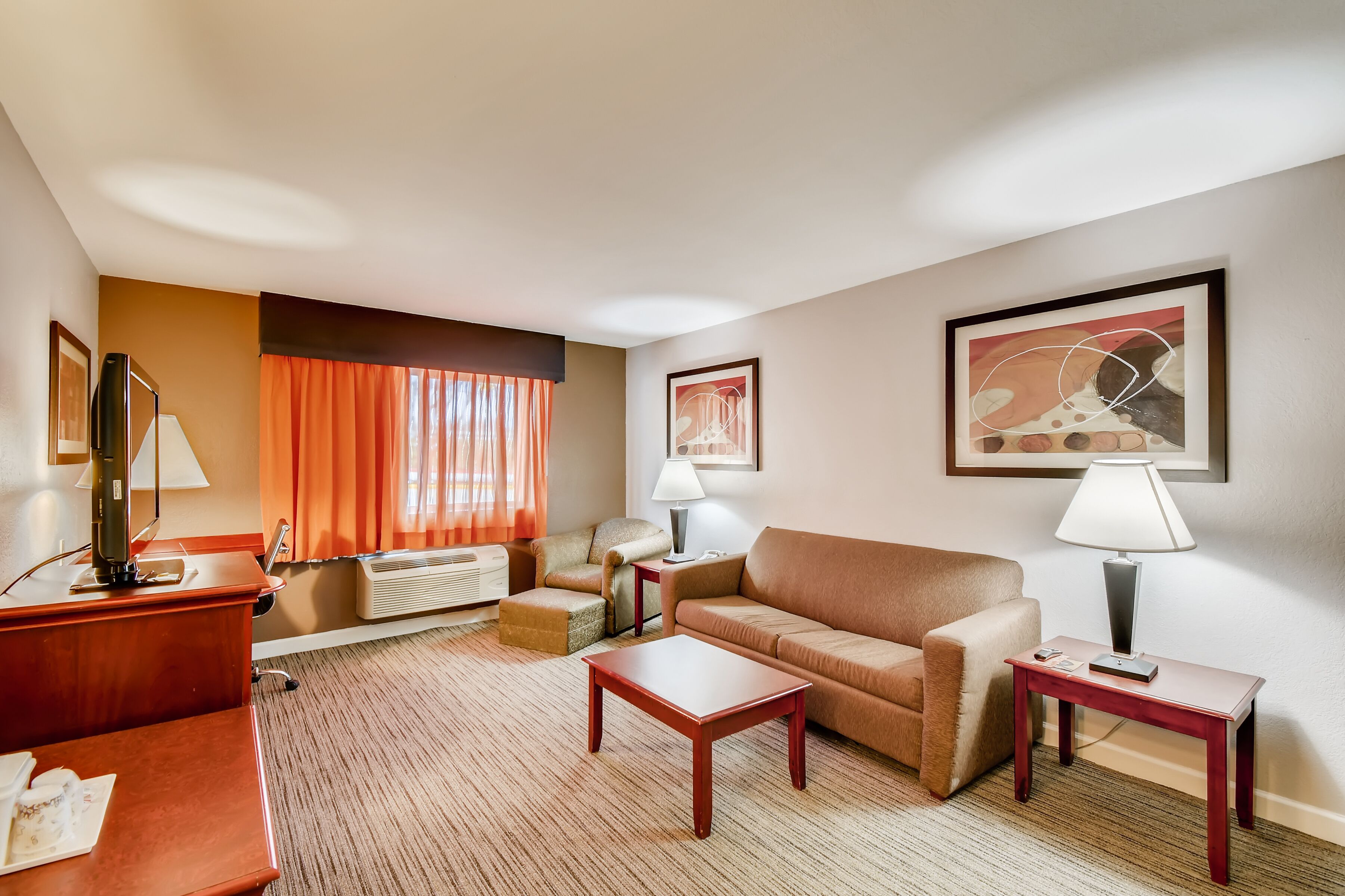 Suite, 1 King Bed | Living area