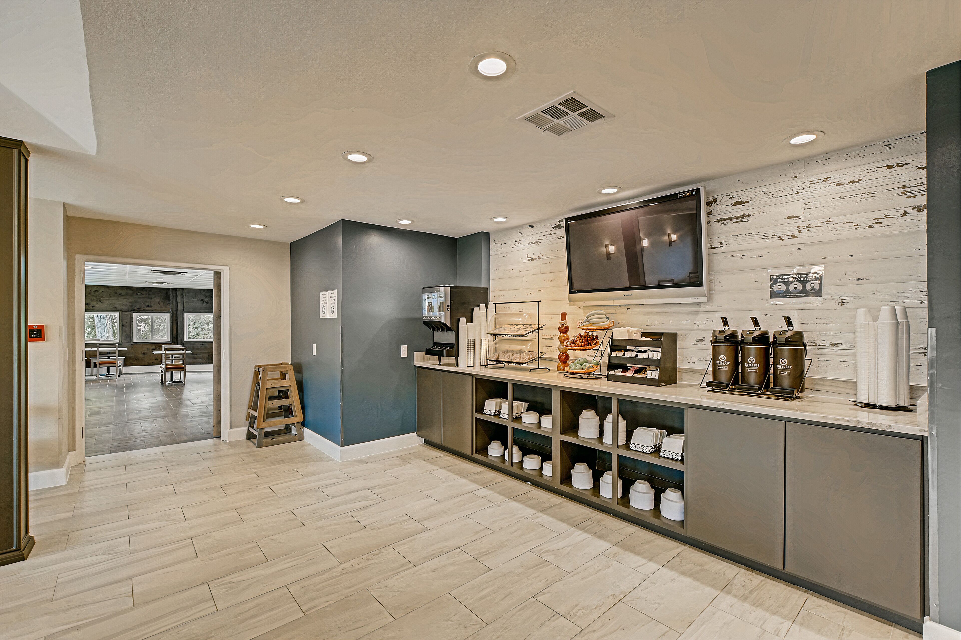 free daily self-service breakfast