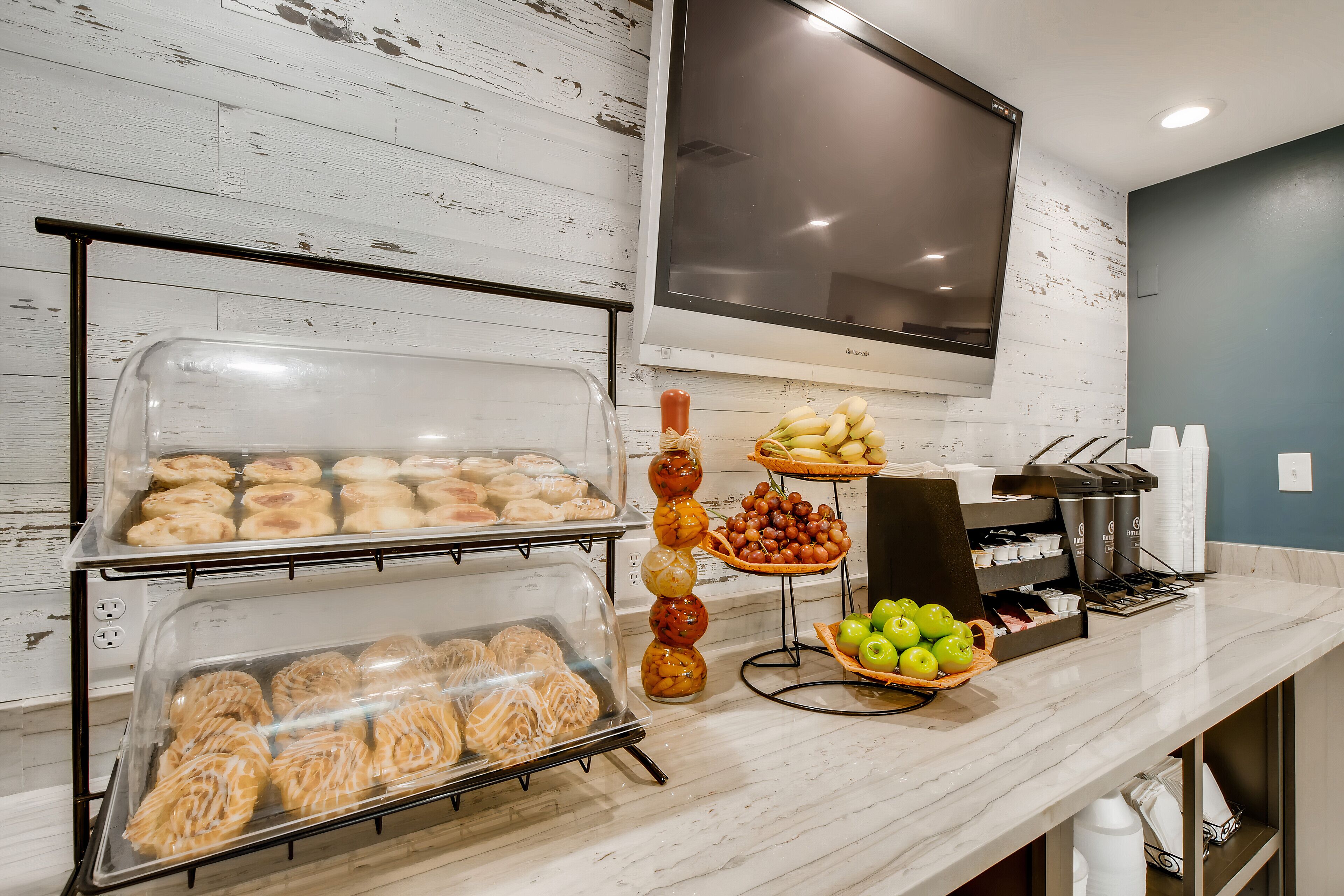 free daily self-service breakfast