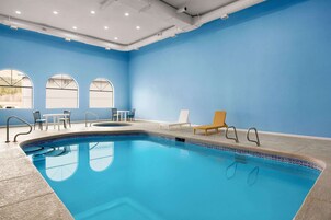 室内游泳池