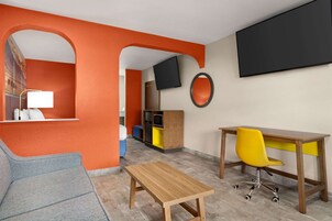 办公桌、熨斗/熨衣板、免费 WiFi、床单