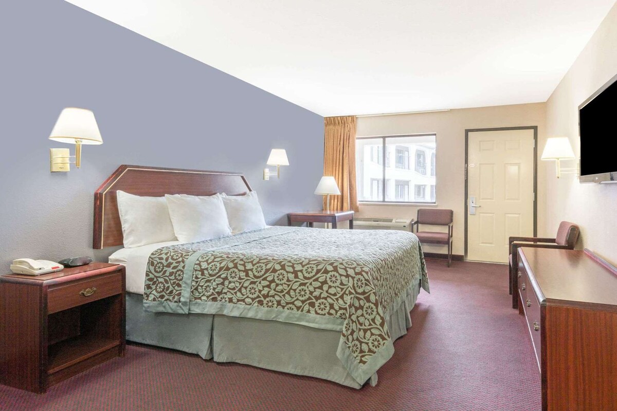 Desk, iron/ironing board, free WiFi, bed sheets