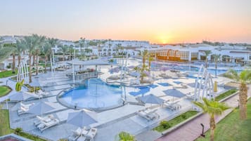 7 Außenpools, Liegestühle