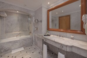 Junior Suite | Bathroom
