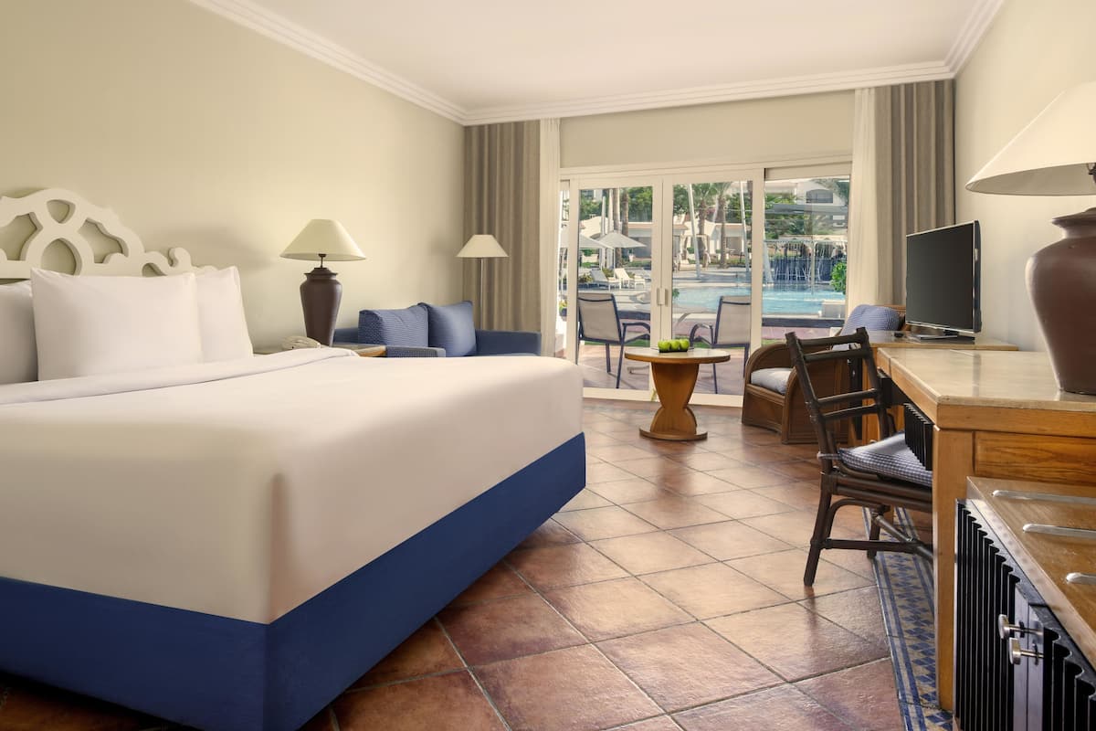 Deluxe Room, Pool View (Queen or Twin)