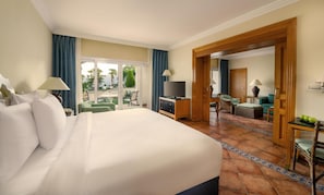 Minibar, in-room safe, desk, iron/ironing board