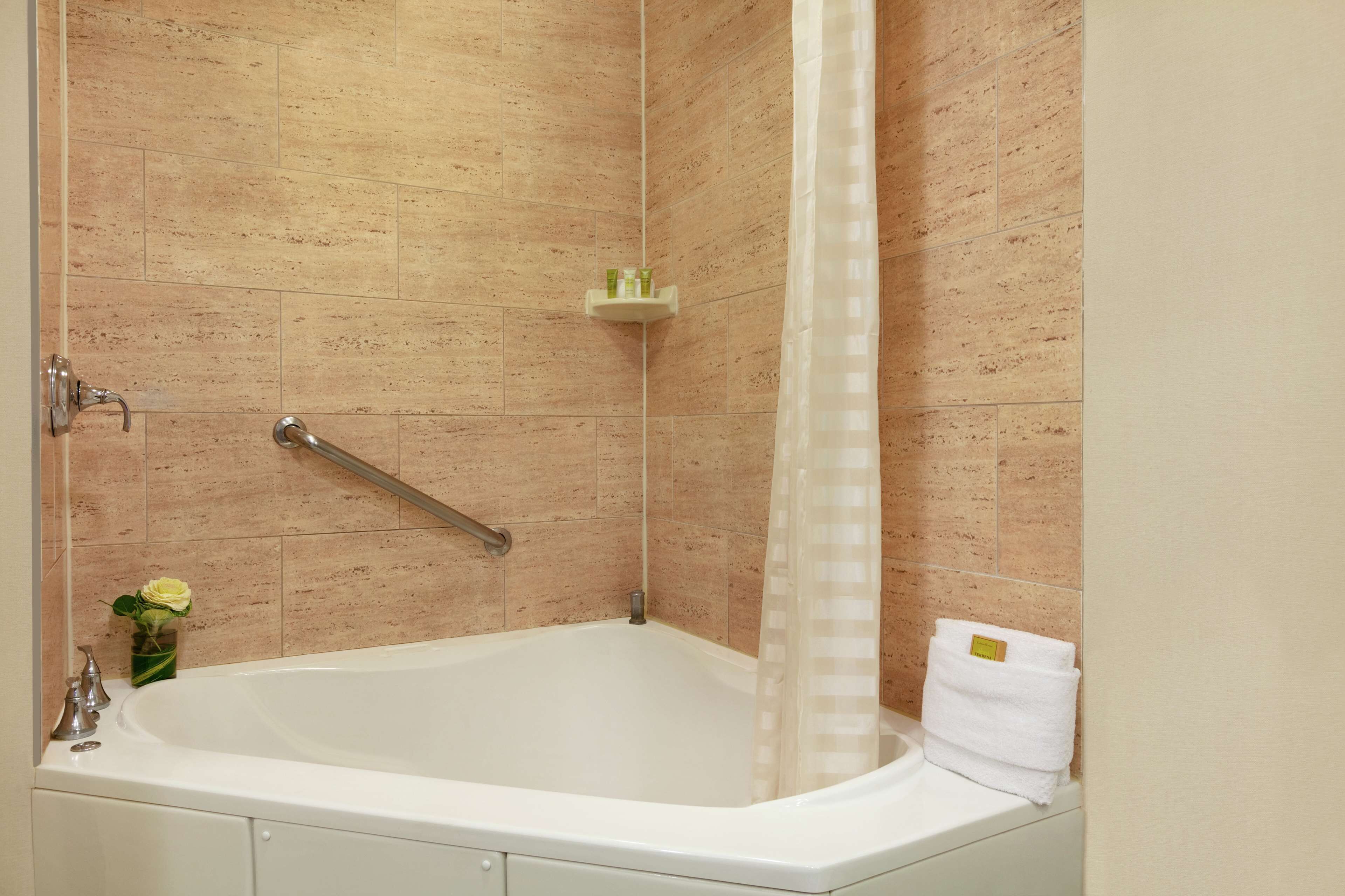 combined shower/bathtub, jetted bath, rainfall showerhead