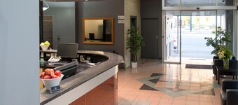 Adelaide Riviera Hotel