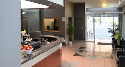 Adelaide Riviera Hotel