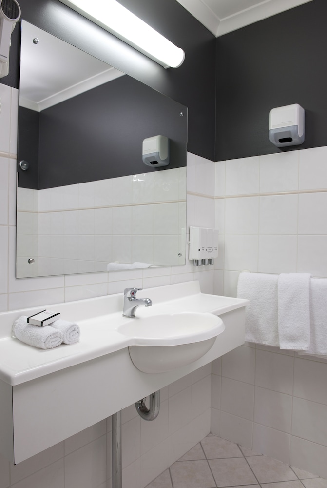 Adelaide Riviera Hotel by null