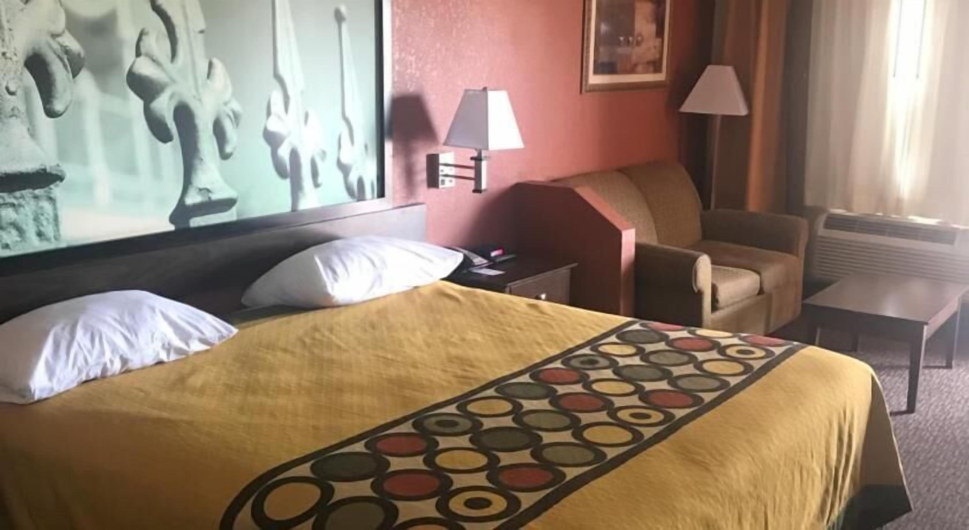 Desk, blackout curtains, free cots/infant beds, bed sheets