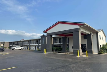 Super 8 by Wyndham Monroe