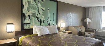 Super 8 by Wyndham Monroe