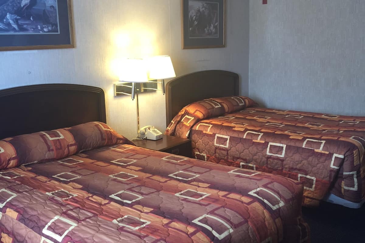 Premium bedding, desk, iron/ironing board, free WiFi