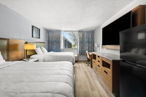 Habitación estándar, 2 camas matrimoniales, para no fumadores | Ropa de cama de alta calidad y escritorio 