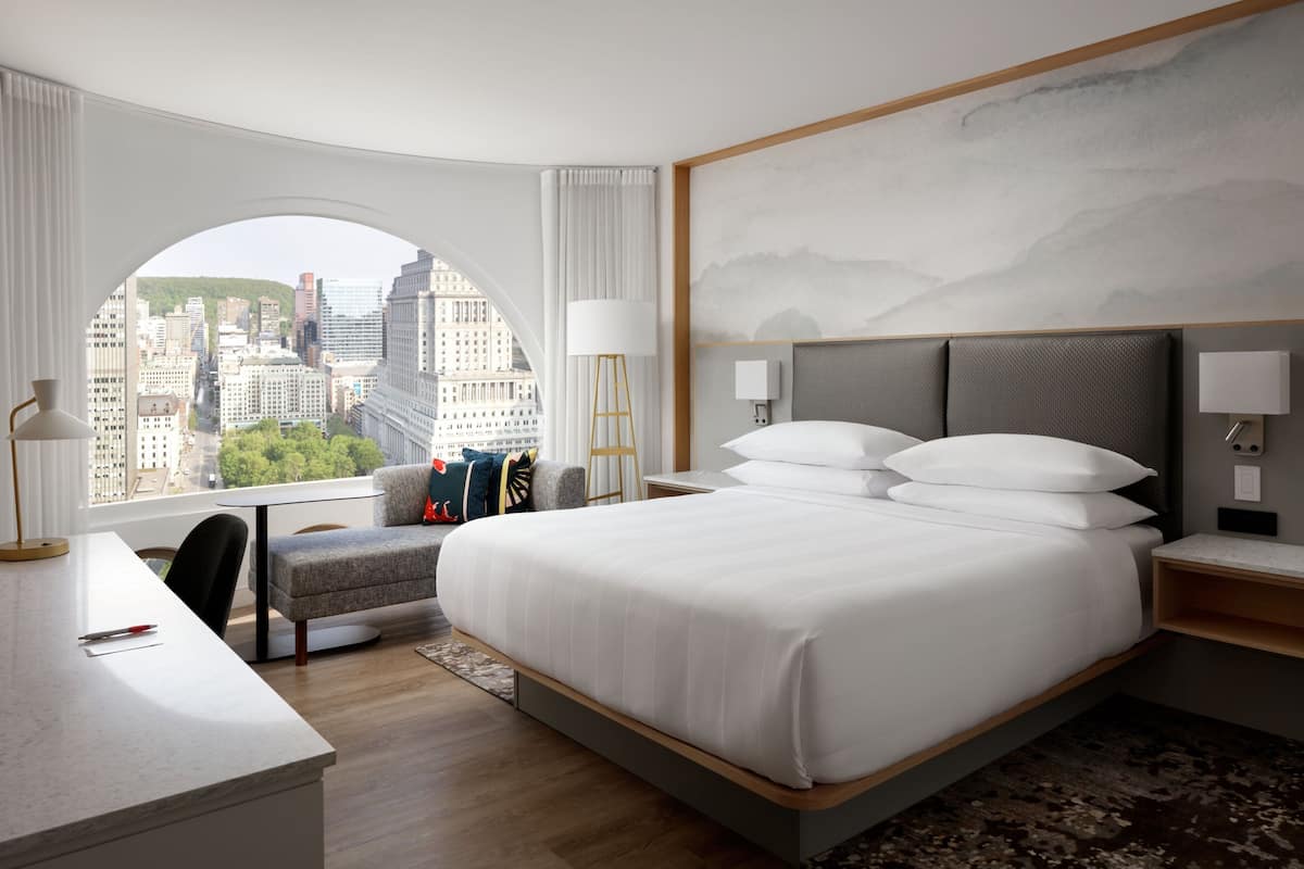 Club Room, 1 King Bed, Non Smoking, Park View | Hypo-allergenic bedding, in-room safe, desk, blackout drapes