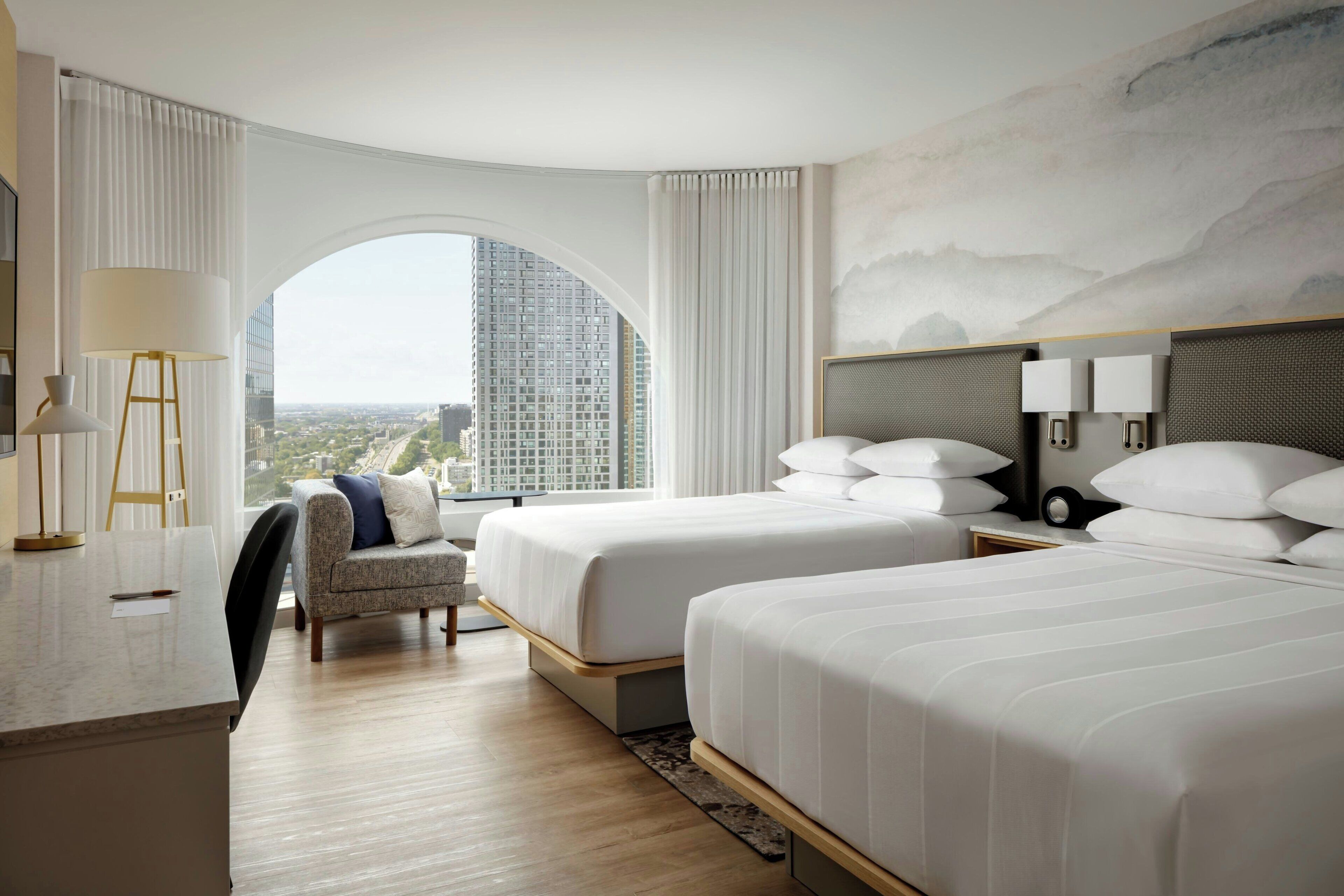 Kamer, 2 tweepersoonsbedden | Hypoallergeen beddengoed, een kluis op de kamer, een bureau