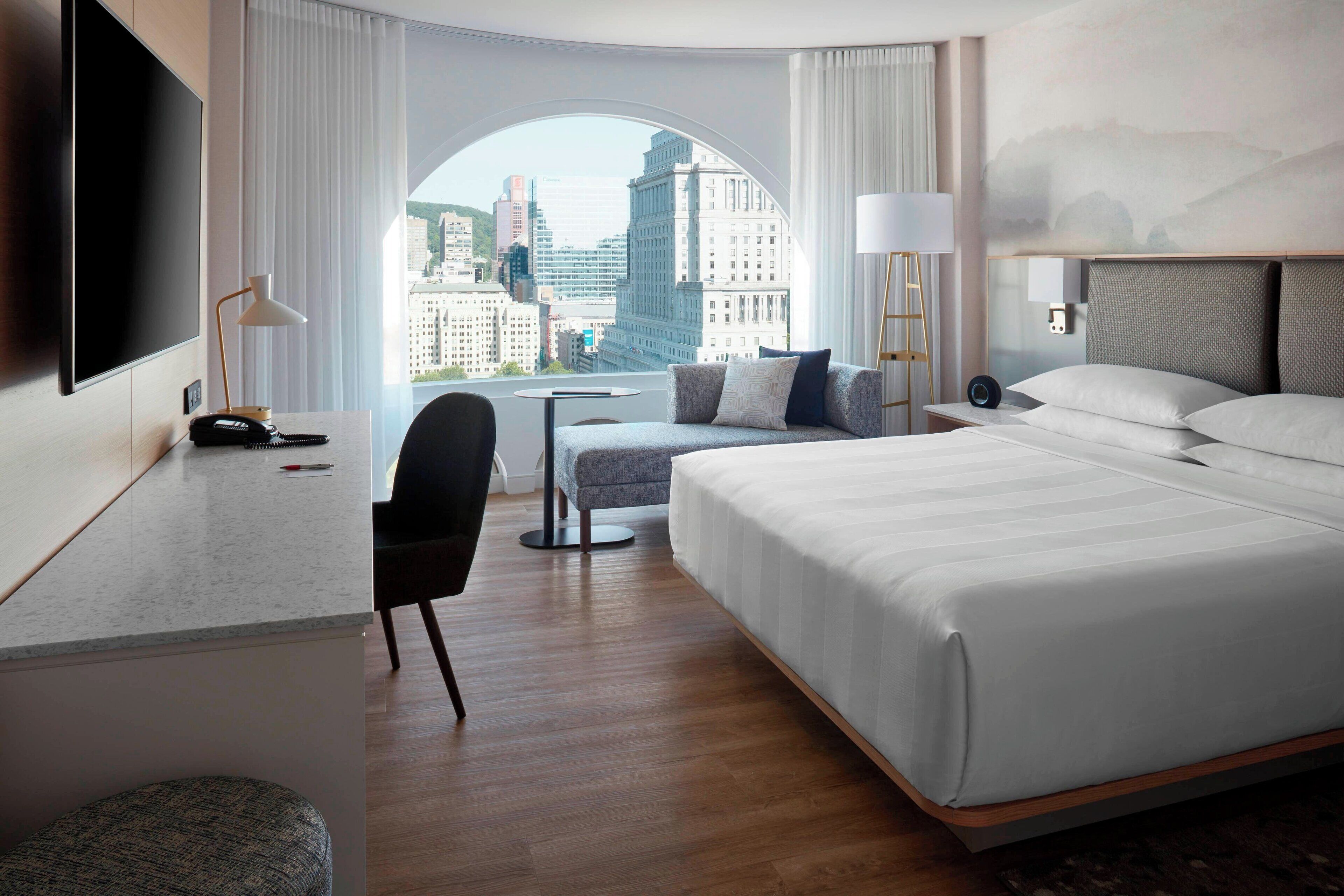 Kamer, 1 kingsize bed, uitzicht op park | Hypoallergeen beddengoed, een kluis op de kamer, een bureau