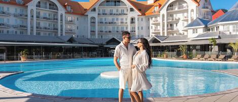 Outdoor pool, open 7:00 AM to 9:00 PM, pool loungers