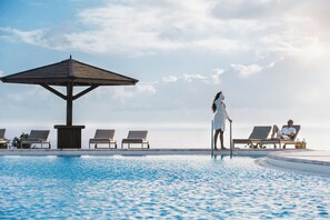 Außenpool, geöffnet von 07:00 Uhr bis 21:00 Uhr, Liegestühle