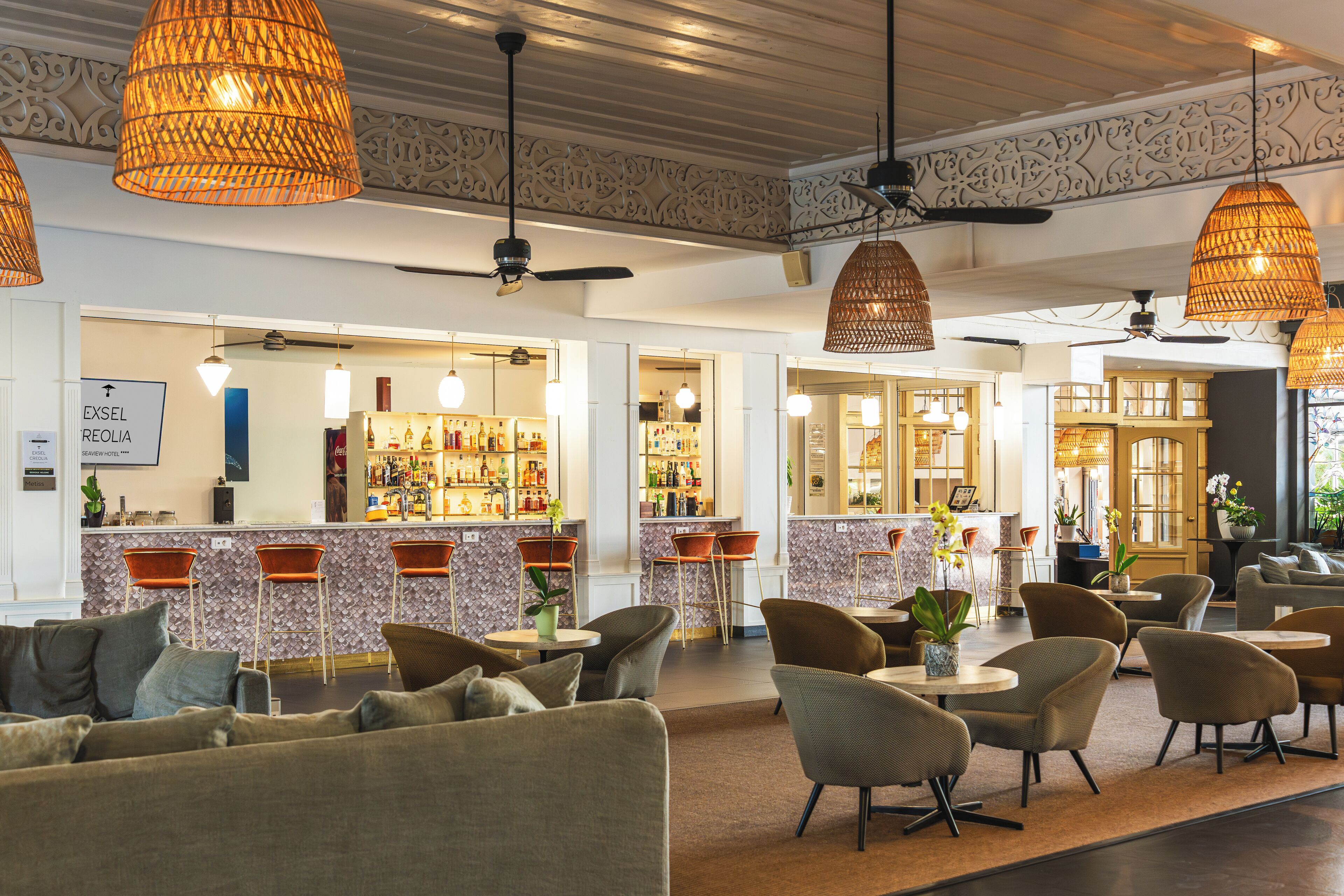 lobby lounge, poolside views