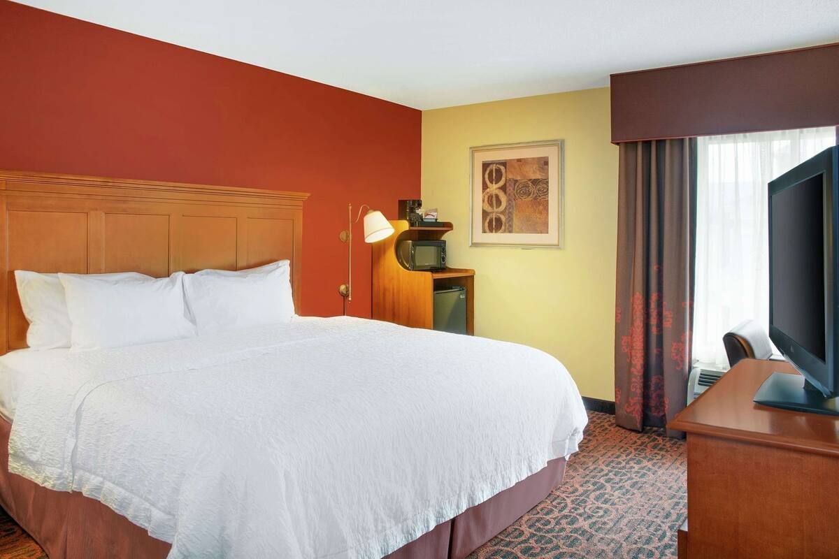 Premium bedding, blackout drapes, iron/ironing board, free WiFi