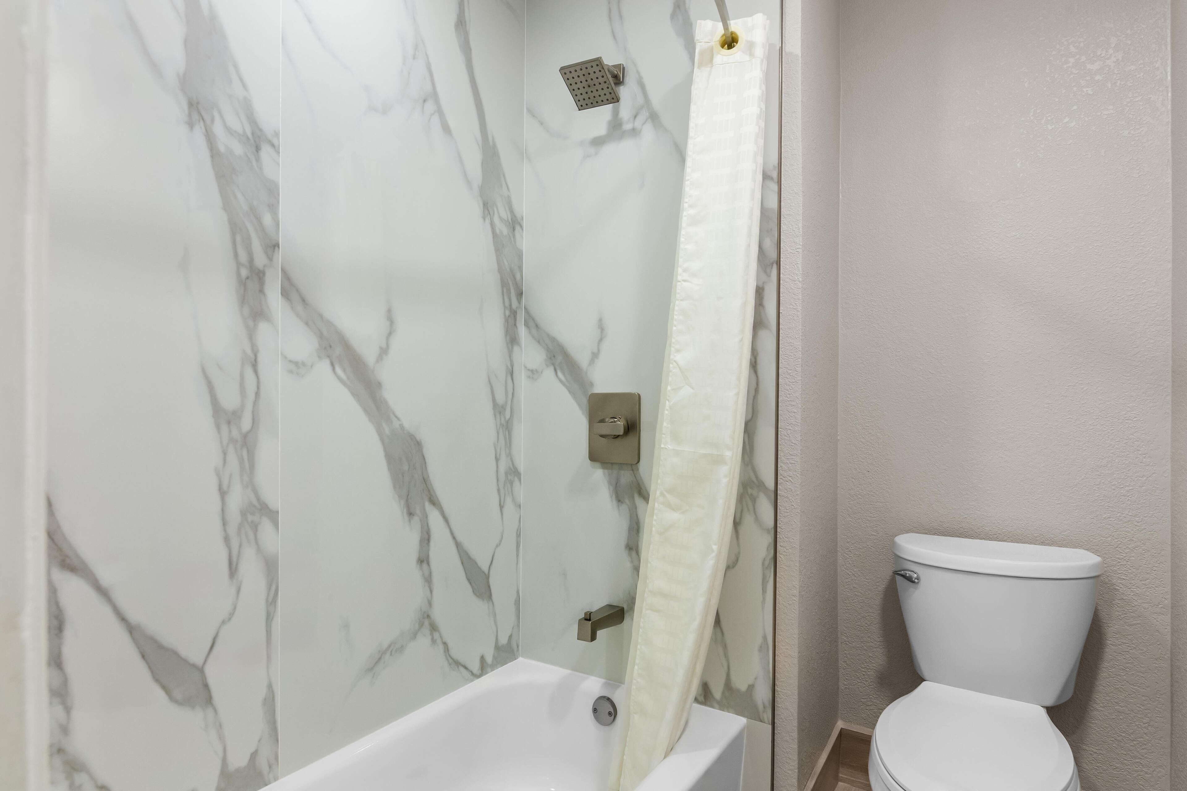Separate bathtub and shower, rainfall showerhead, free toiletries