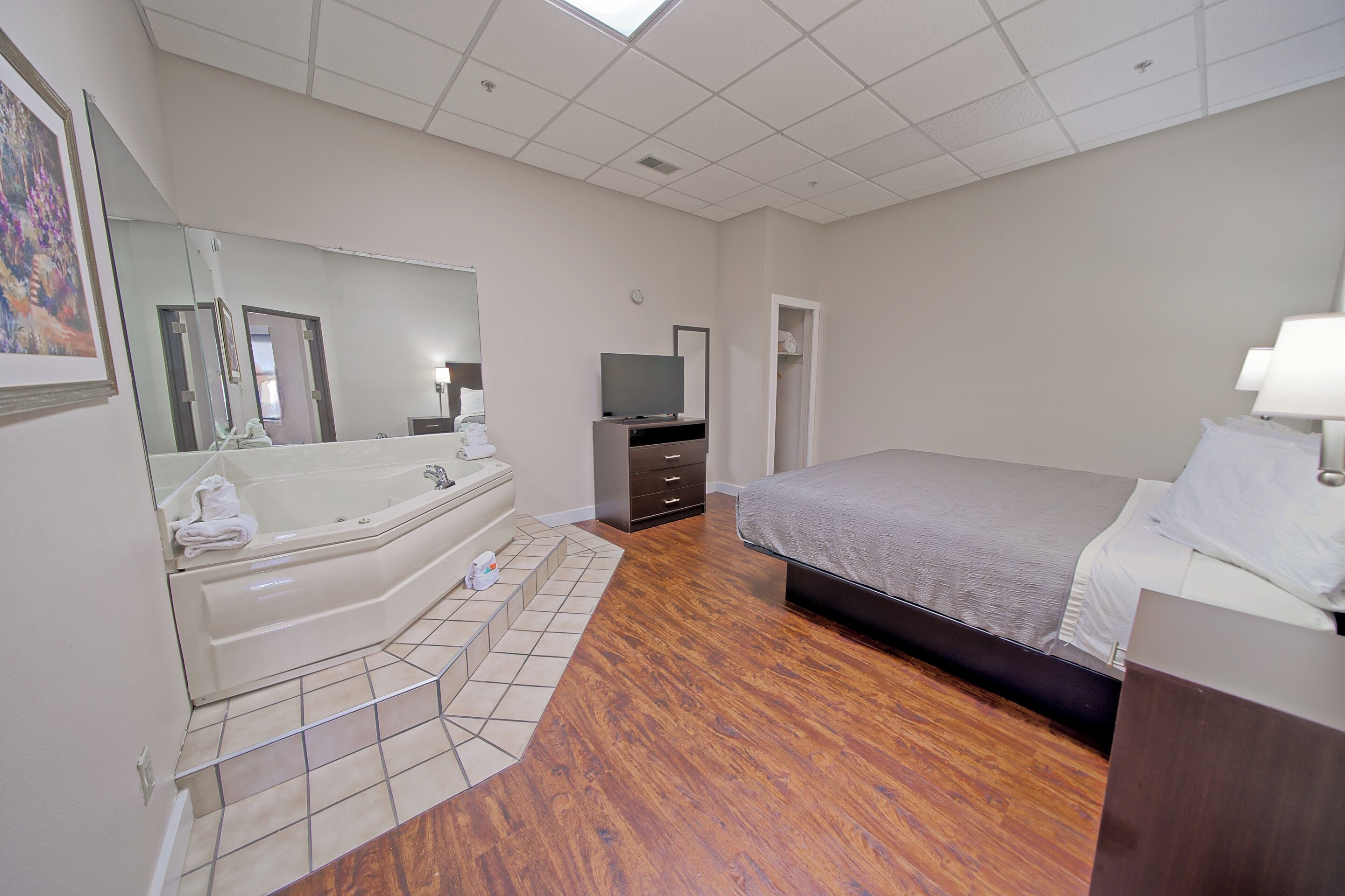 suite, 1 bedroom, jetted tub | 1 bedroom, premium bedding, tempur-pedic beds, in-room safe