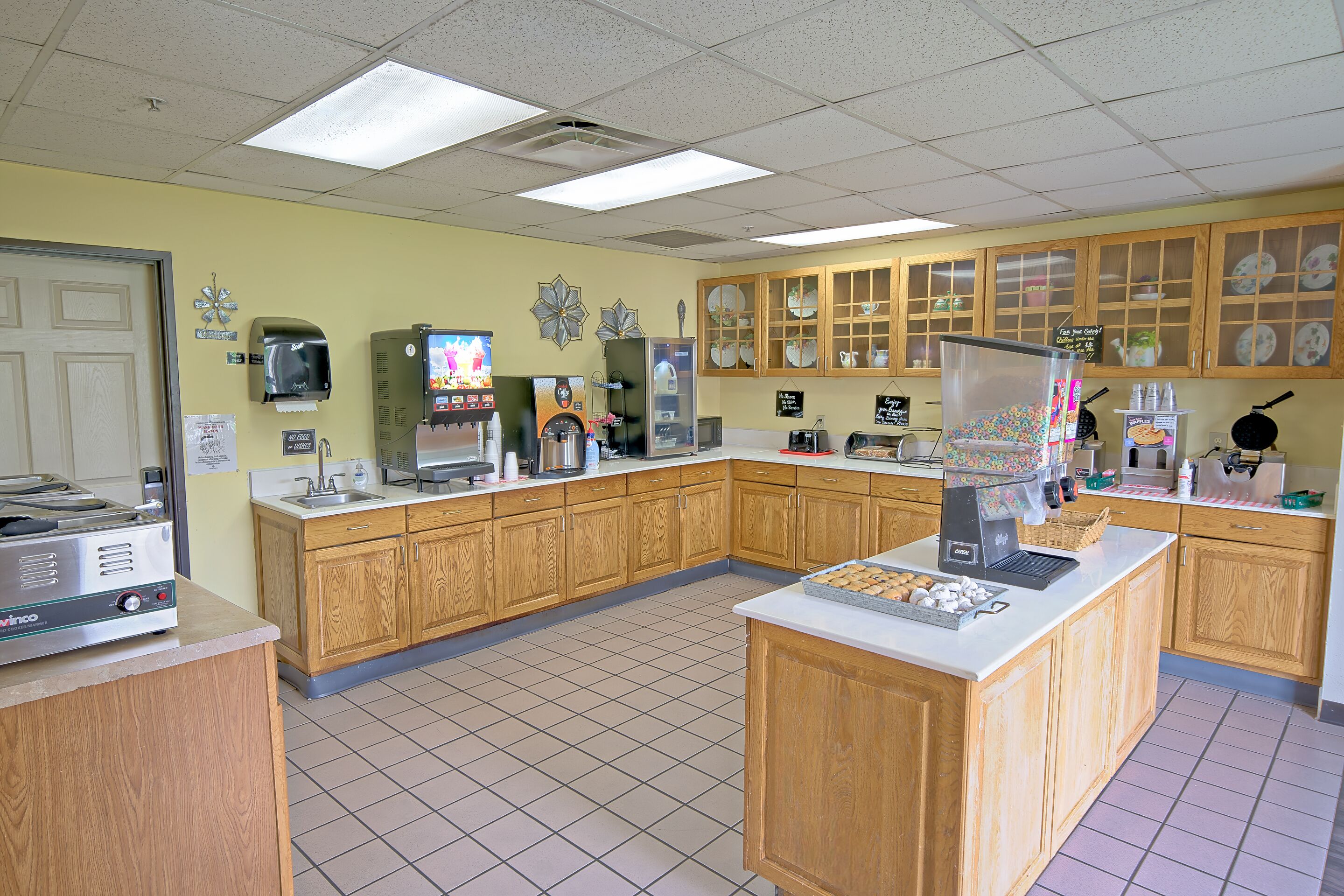 free daily continental breakfast