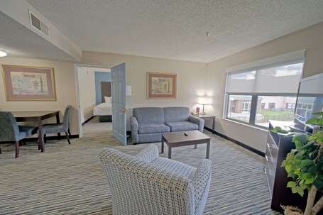 All Season Suites - Image 33
