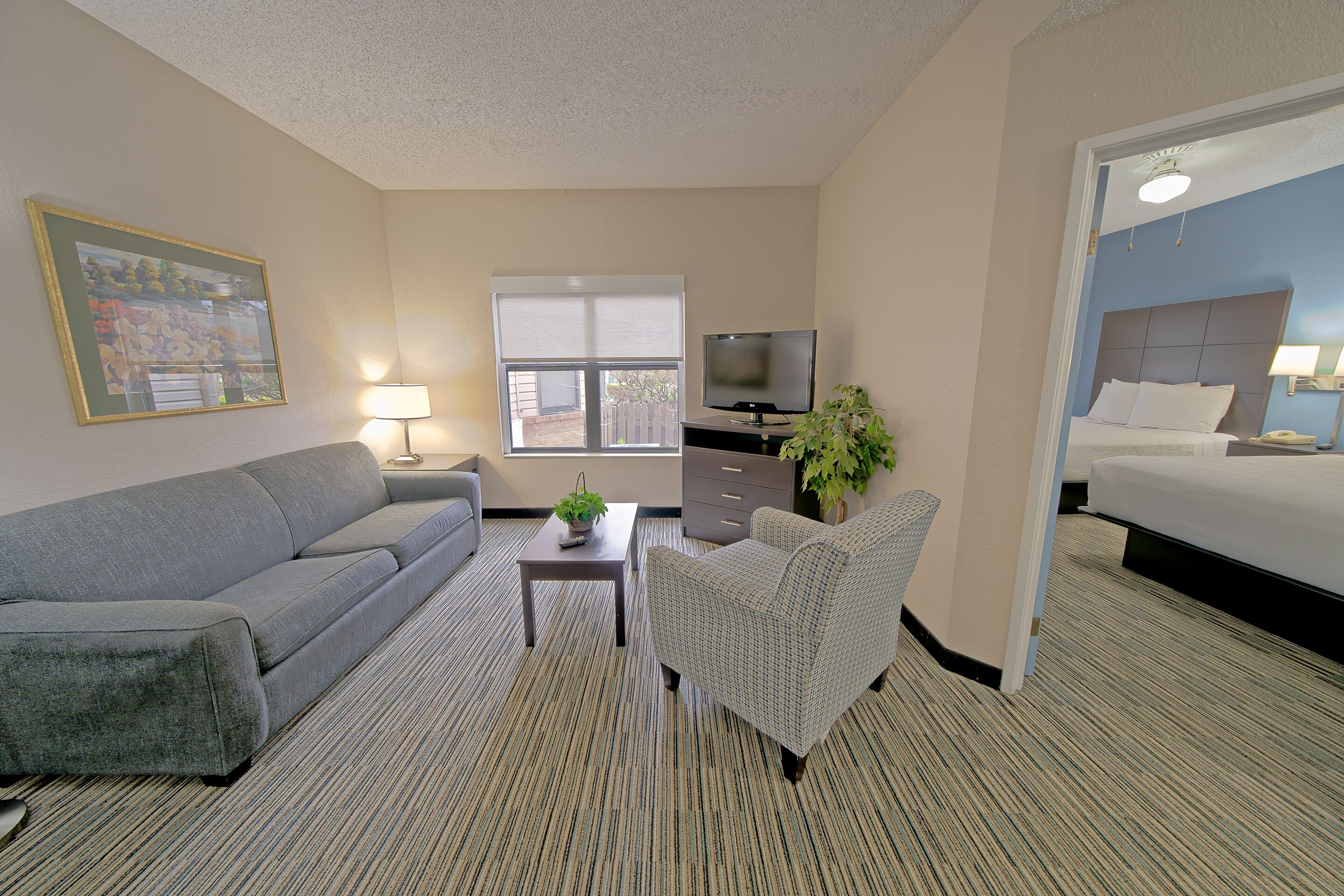 suite, 1 bedroom | living area | 32-inch tv with cable channels