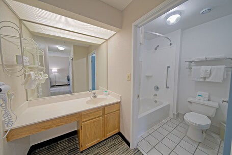 All Season Suites - Image 4
