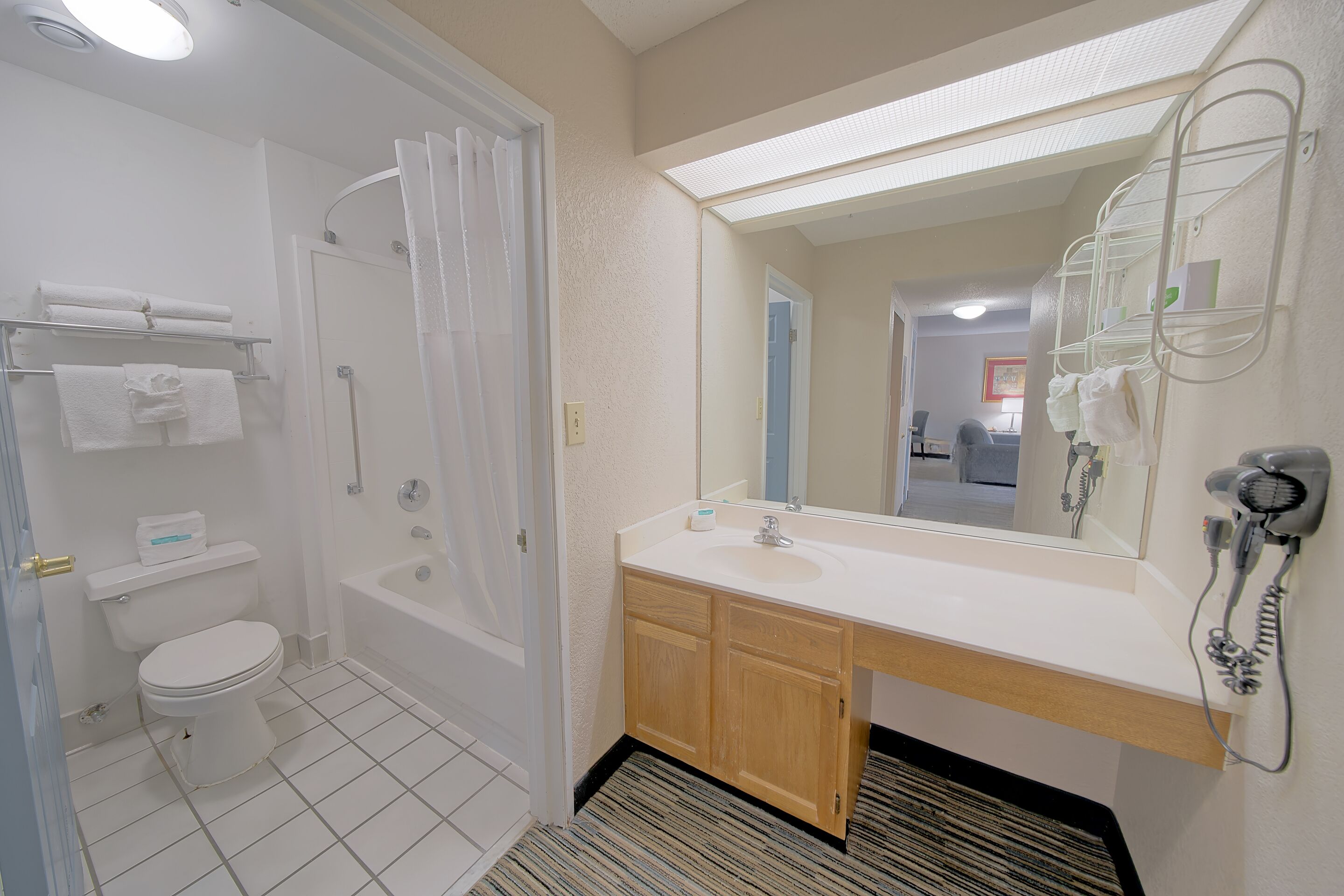 suite, 1 bedroom | bathroom | free toiletries, hair dryer, towels