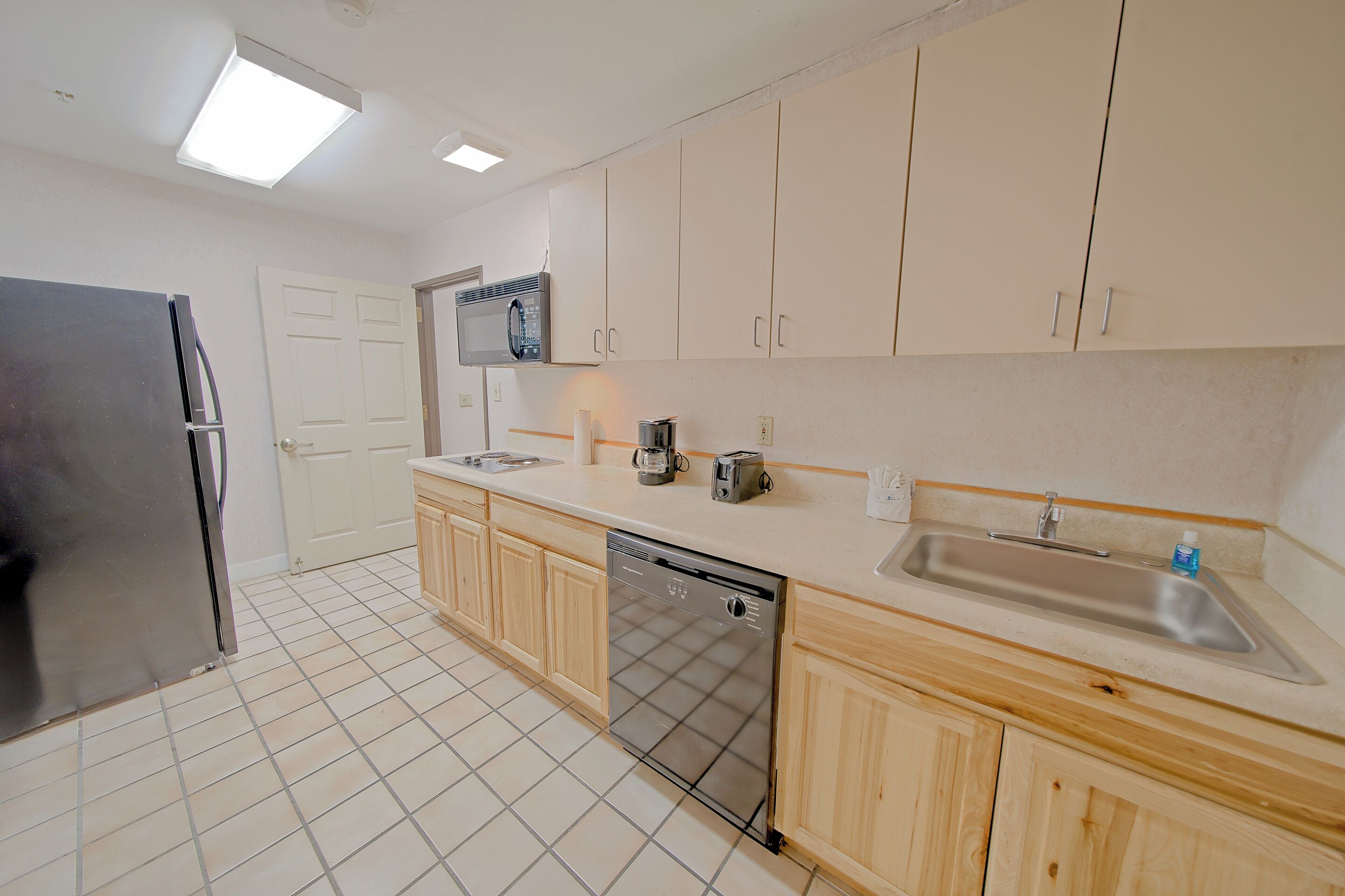 suite, 1 bedroom, jetted tub | private kitchen | full-sized fridge, microwave, stovetop, dishwasher