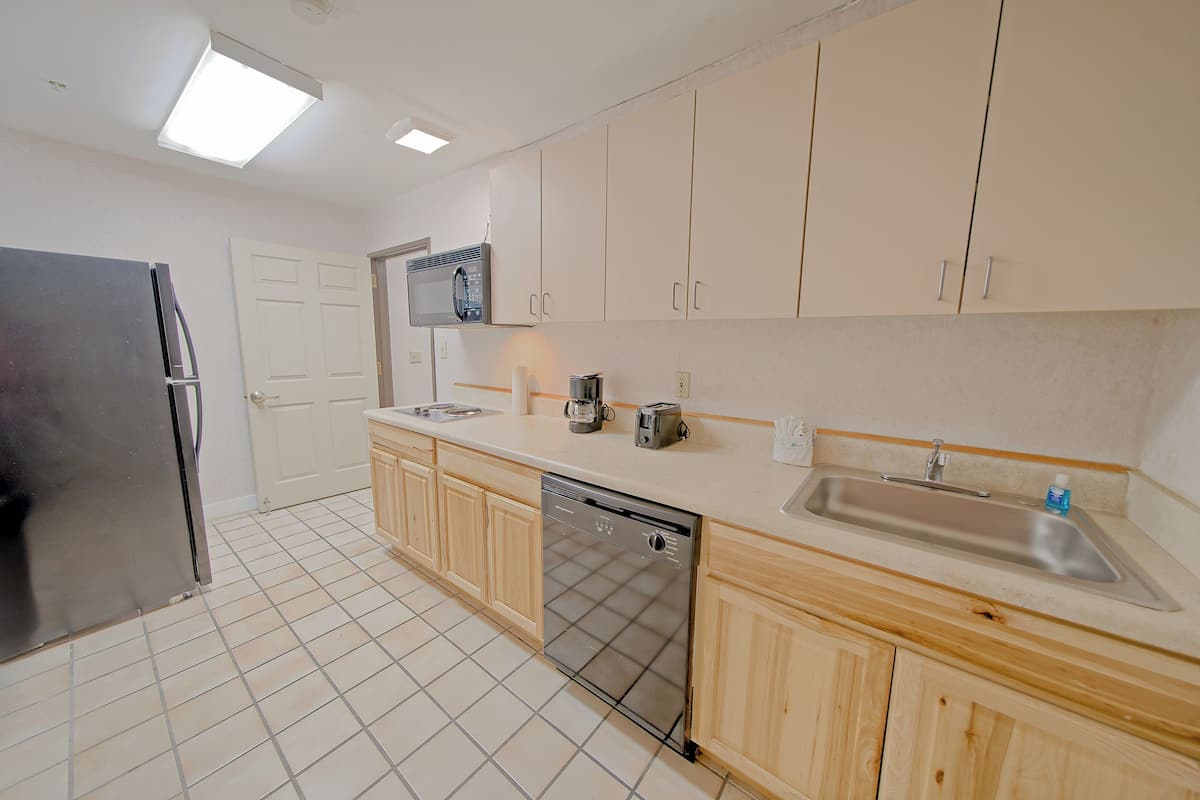 suite, 1 bedroom, jetted tub | private kitchen | full-sized fridge, microwave, stovetop, dishwasher