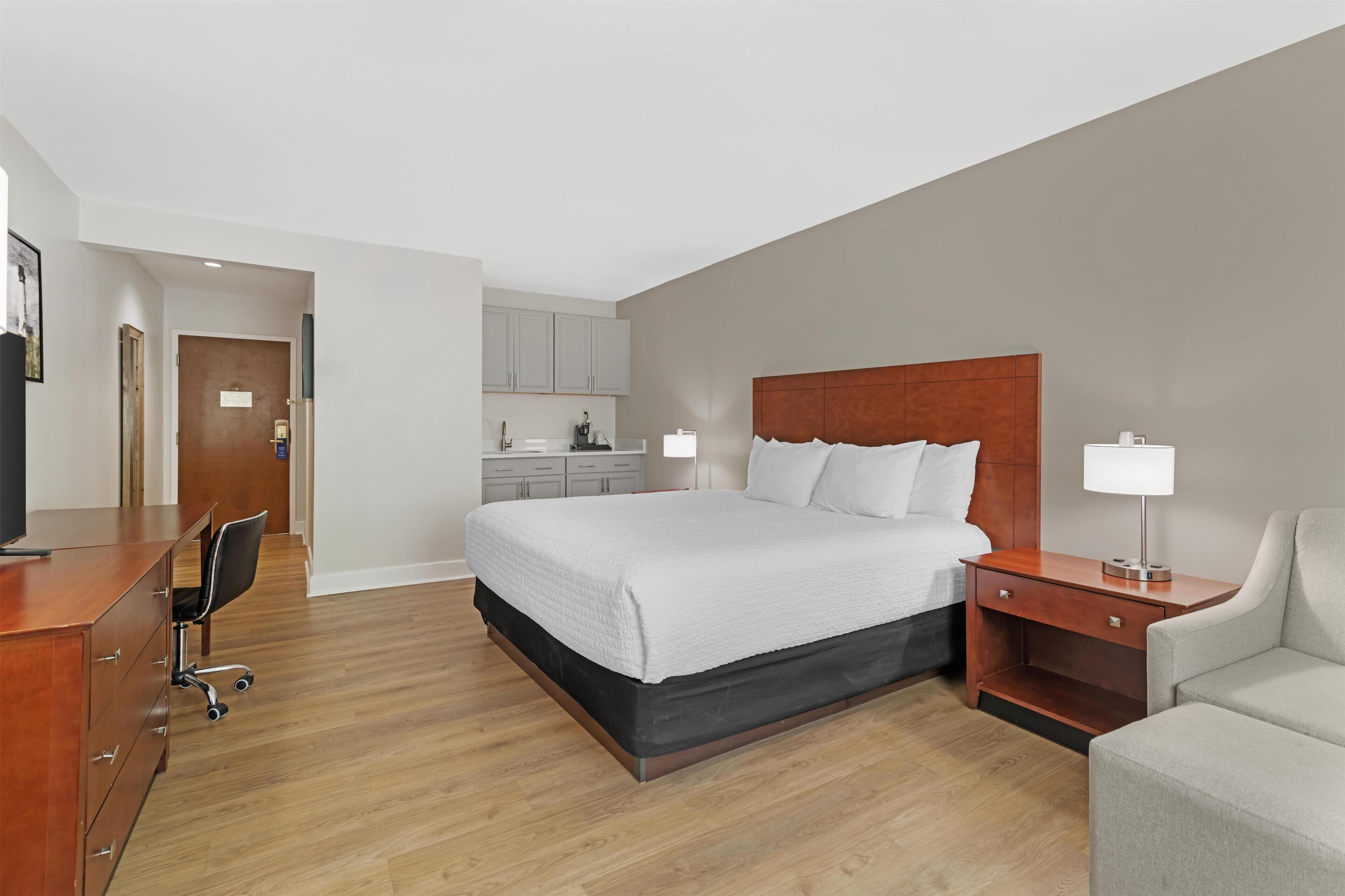 Standard Room, 1 King Bed, Non Smoking, Refrigerator & Microwave (Shower Only)