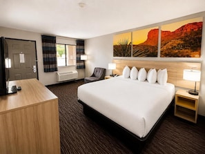 Standard Room, 1 King Bed | Desk, blackout drapes, iron/ironing board, WiFi (free) - Days Inn by Wyndham Rio Rancho (Rio Rancho)