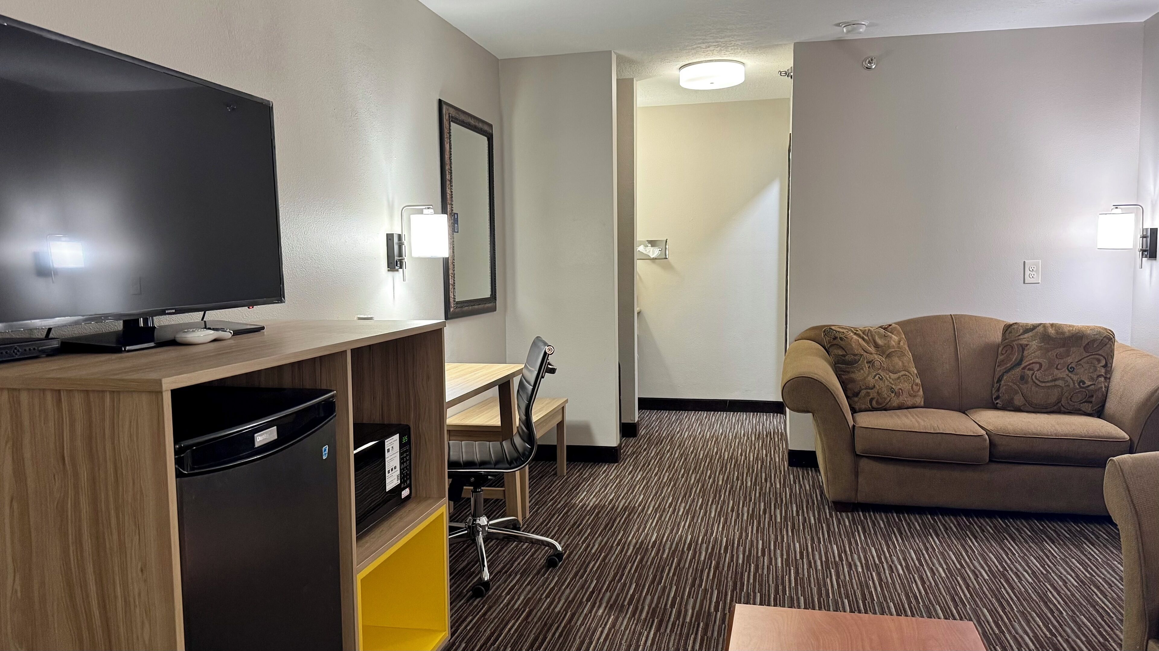 One-Bedroom Suite, 1 King Bed, Non Smoking | Desk, blackout drapes, iron/ironing board, WiFi (free)
