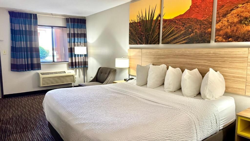 Standard Room, 1 King Bed