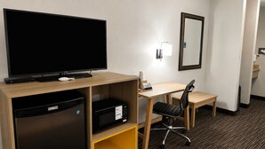 One-Bedroom Suite, 1 King Bed, Non Smoking | Desk, blackout drapes, iron/ironing board, WiFi (free)