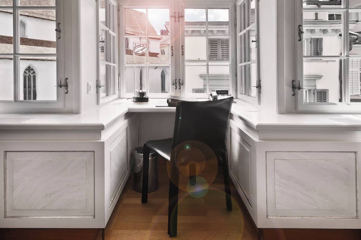 1 bedroom, hypo-allergenic bedding, free minibar, in-room safe