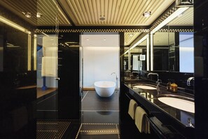 Designer toiletries, hair dryer, bathrobes, slippers - Widder Hotel (Zürich)